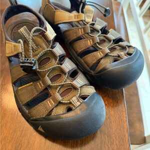 Keen Tan and Black Adventure Sandals - Size 8 US